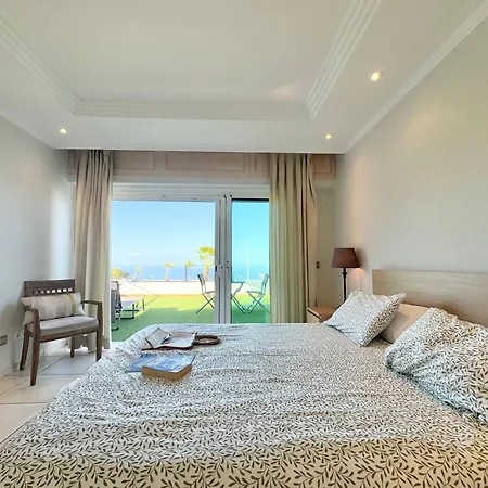 Amorio A Spacious Modern Getaway With A Private Heated Pool & Sea Views *