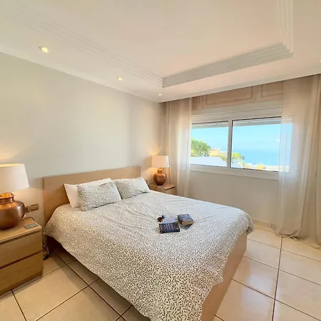 Amorio A Spacious Modern Getaway With A Private Heated Pool & Sea Views * Адехе