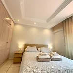 Amorio A Spacious Modern Getaway With A Private Heated Pool & Sea Views *