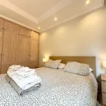 Amorio A Spacious Modern Getaway With A Private Heated Pool & Sea Views Вілла