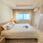 Вілла Amorio A Spacious Modern Getaway With A Private Heated Pool & Sea Views *
