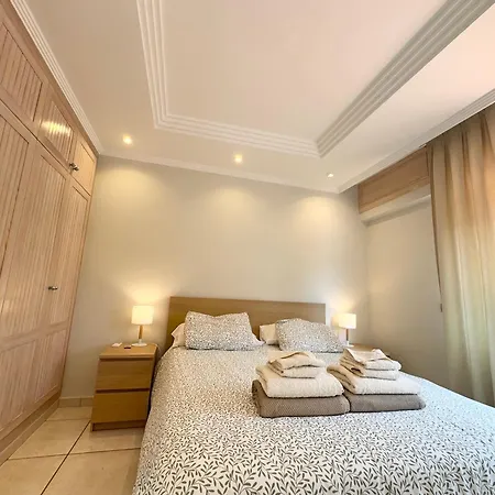 Amorio A Spacious Modern Getaway With A Private Heated Pool & Sea Views *