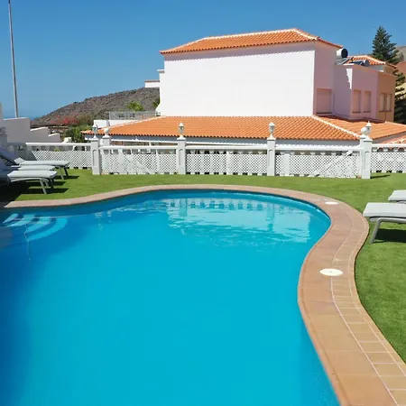 Villa Amorio A Spacious Modern Getaway With A Private Heated Pool & Sea Views *