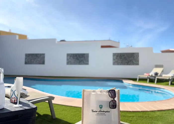 Amorio A Spacious Modern Getaway With A Private Heated Pool & Sea Views *