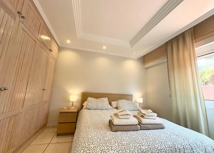 Amorio A Spacious Modern Getaway With A Private Heated Pool & Sea Views *