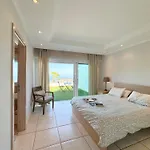 Amorio A Spacious Modern Getaway With A Private Heated Pool & Sea Views Villa *