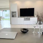 Amorio A Spacious Modern Getaway With A Private Heated Pool & Sea Views Vila Costa Adeje (Tenerife)