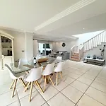 Villa Amorio A Spacious Modern Getaway With A Private Heated Pool & Sea Views Costa Adeje (Tenerife)