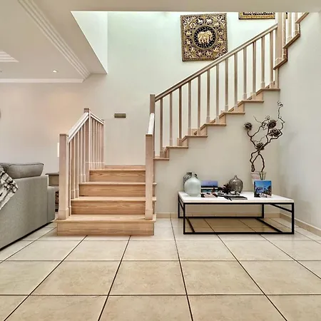 Amorio A Spacious Modern Getaway With A Private Heated Pool & Sea Views * أذيخي