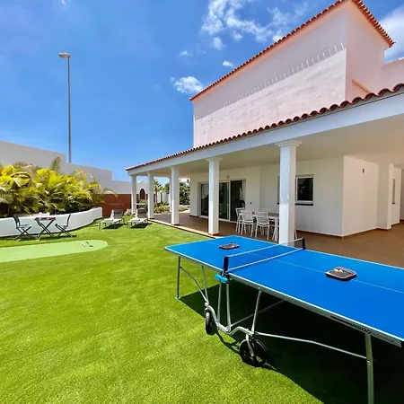 Amorio A Spacious Modern Getaway With A Private Heated Pool & Sea Views أذيخي