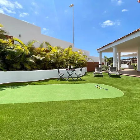 Amorio A Spacious Modern Getaway With A Private Heated Pool & Sea Views アデヘ