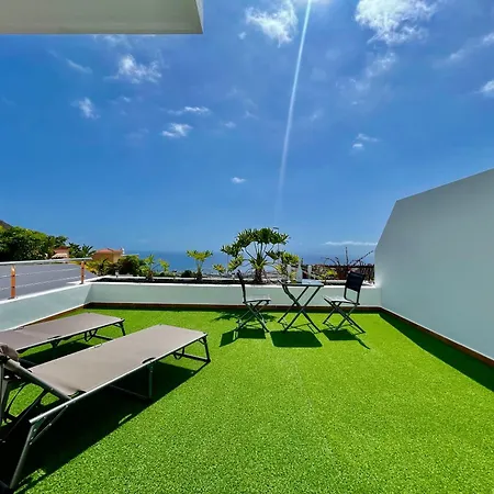 Amorio A Spacious Modern Getaway With A Private Heated Pool & Sea Views