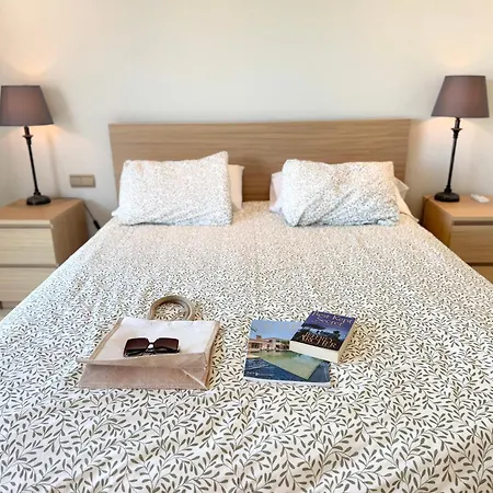 Amorio A Spacious Modern Getaway With A Private Heated Pool & Sea Views فيلة