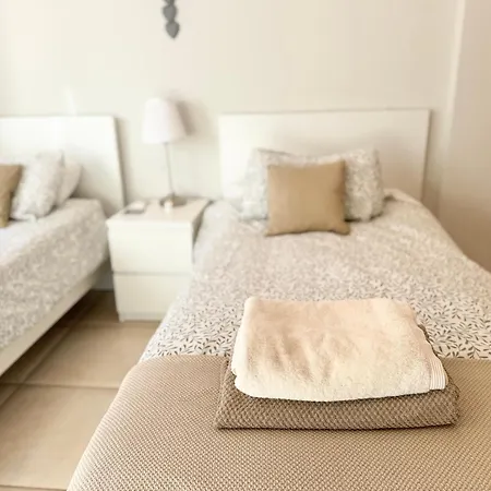فيلة Amorio A Spacious Modern Getaway With A Private Heated Pool & Sea Views *
