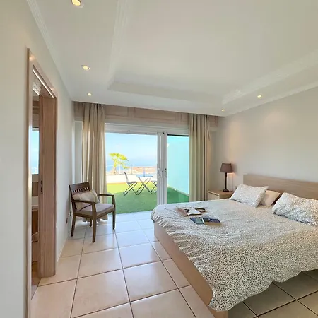 Amorio A Spacious Modern Getaway With A Private Heated Pool & Sea Views فيلة *