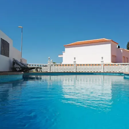 Amorio A Spacious Modern Getaway With A Private Heated Pool & Sea Views *