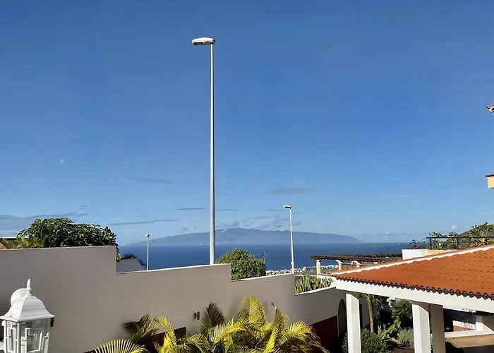 Amorio A Spacious Modern Getaway With A Private Heated Pool & Sea Views Вілла