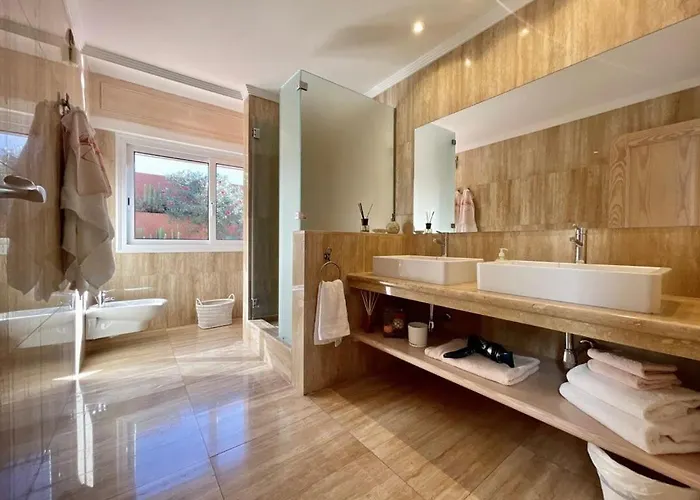 Amorio A Spacious Modern Getaway With A Private Heated Pool & Sea Views Villa Costa Adeje (Tenerife)