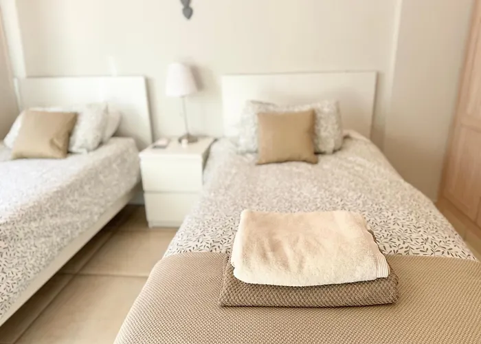 Вілла Amorio A Spacious Modern Getaway With A Private Heated Pool & Sea Views *