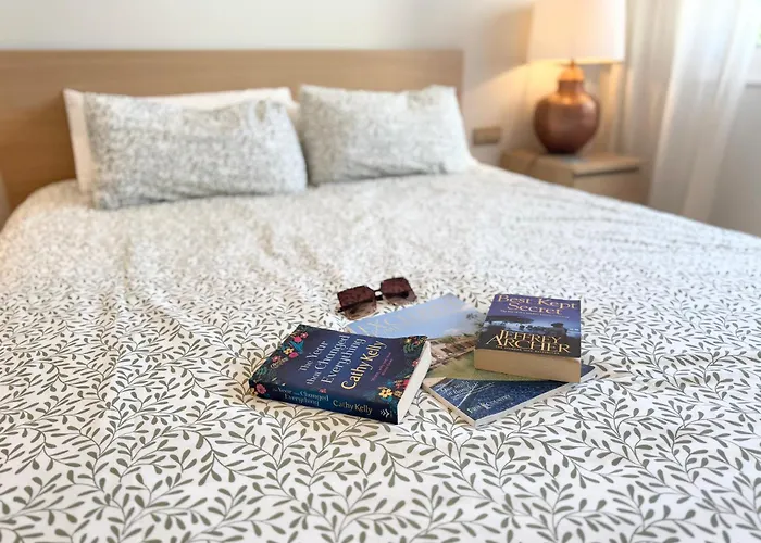 Amorio A Spacious Modern Getaway With A Private Heated Pool & Sea Views Вілла Адехе