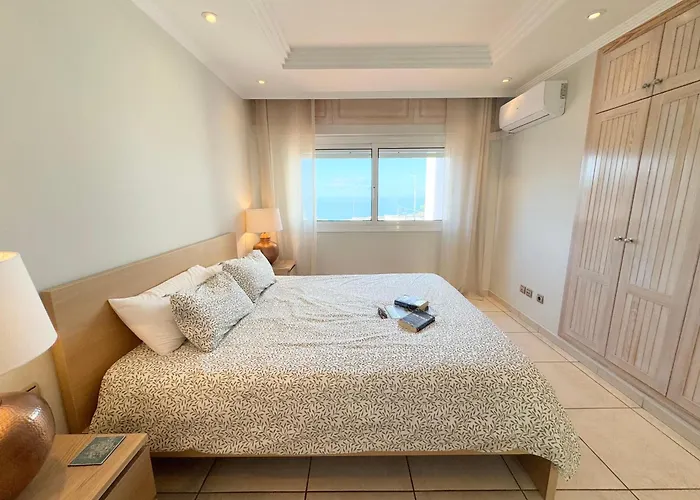 Villa Amorio A Spacious Modern Getaway With A Private Heated Pool & Sea Views *