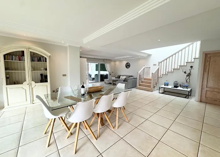 Villa Amorio A Spacious Modern Getaway With A Private Heated Pool & Sea Views Costa Adeje (Tenerife)